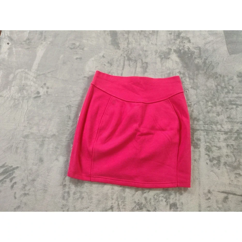 Lululemon Scuba High-Rise Mini Skirt Women's M Pink NWT Ribbed Waist NWT